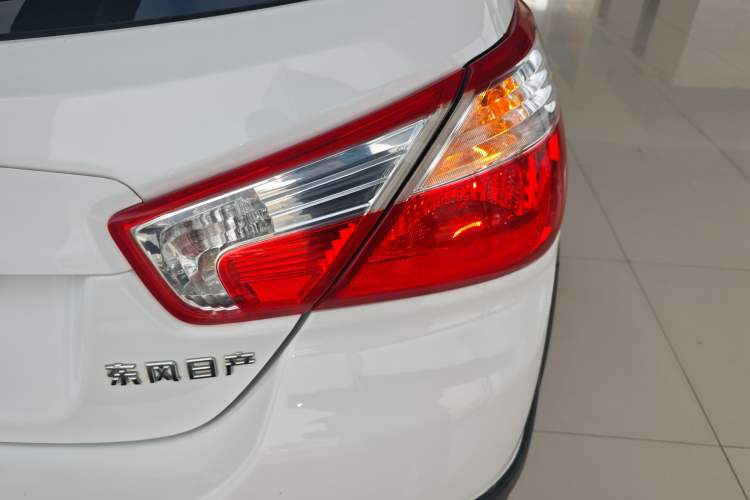 Used Venucia R50X 2015 1.6L Manual Luxury Edition Right Rear Taillight