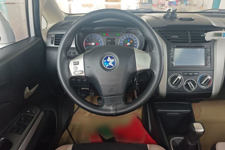 Used Venucia R50X 2015 1.6L Manual Luxury Edition Steering Wheel