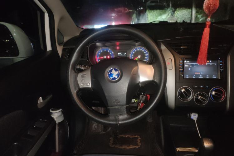 Used Venucia R50X 2015 1.6L Manual Luxury Edition Steering Wheel