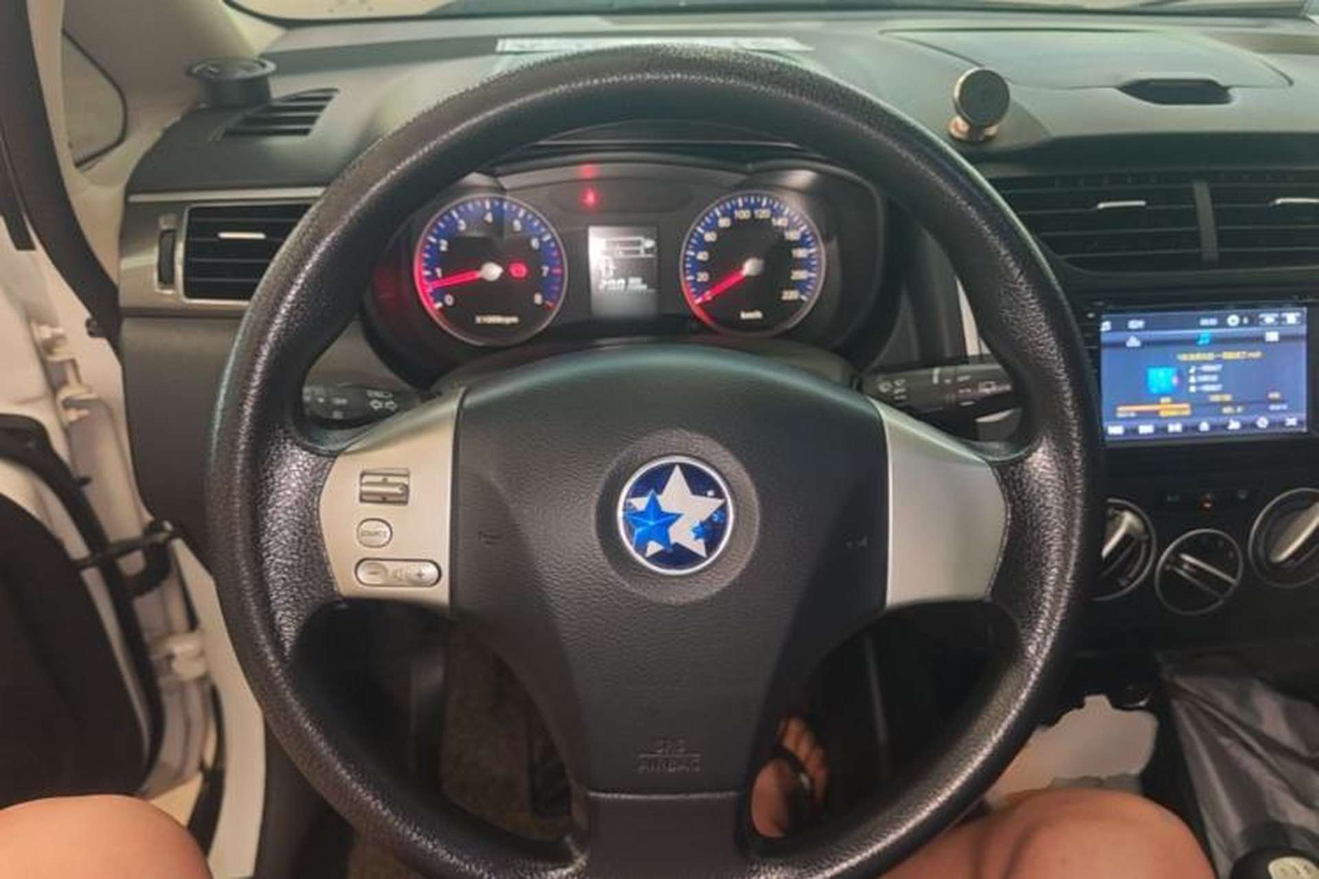 Used Venucia R50X 2015 1.6L Manual Luxury Edition Steering Wheel