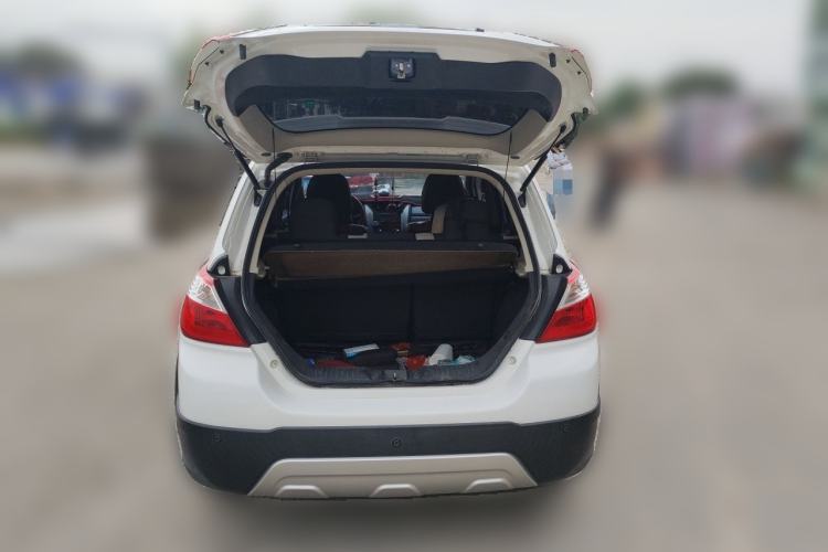 Used Venucia R50X 2015 1.6L Manual Trend Edition Trunk