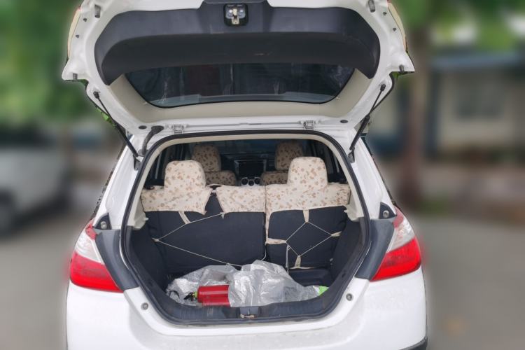 Used Venucia R50X 2015 1.6L Manual Trend Edition Trunk
