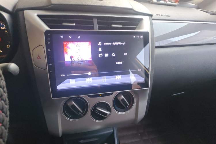 Used Venucia R50X 2015 1.6L Automatic Luxury Edition Audio And AC Panel