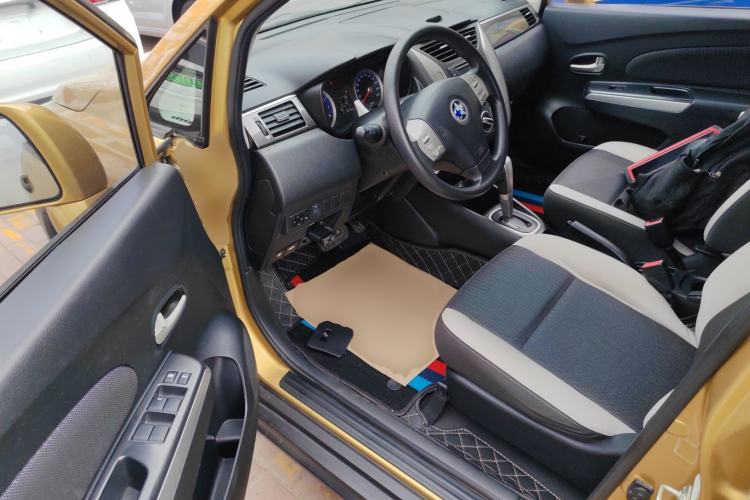 Used Venucia R50X 2015 1.6L Automatic Luxury Edition Driver Seat