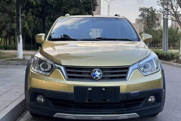 Used Venucia R50X 2015 1.6L Automatic Luxury Edition Exterior 1
