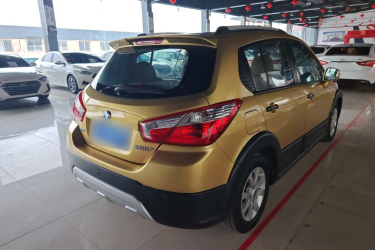Used Venucia R50X 2015 1.6L Automatic Luxury Edition Exterior 3