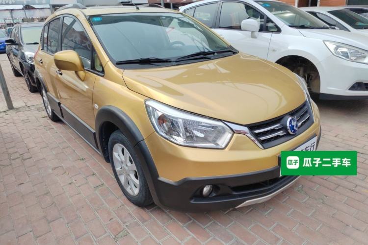 Used Venucia R50X 2015 1.6L Automatic Luxury Edition Front Right 45 Deg