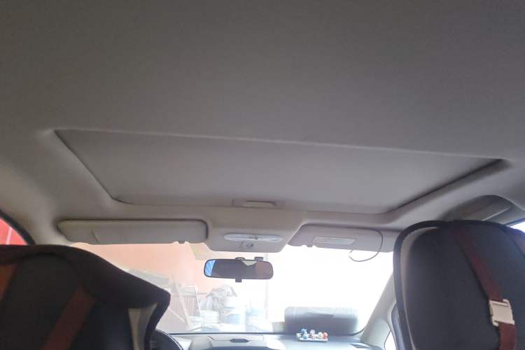 Used Venucia R50X 2015 1.6L Automatic Luxury Edition Headliner