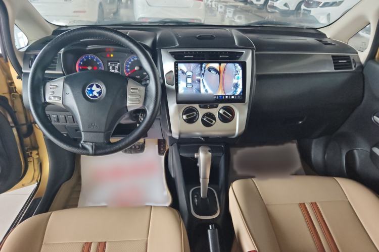 Used Venucia R50X 2015 1.6L Automatic Luxury Edition Interior 3