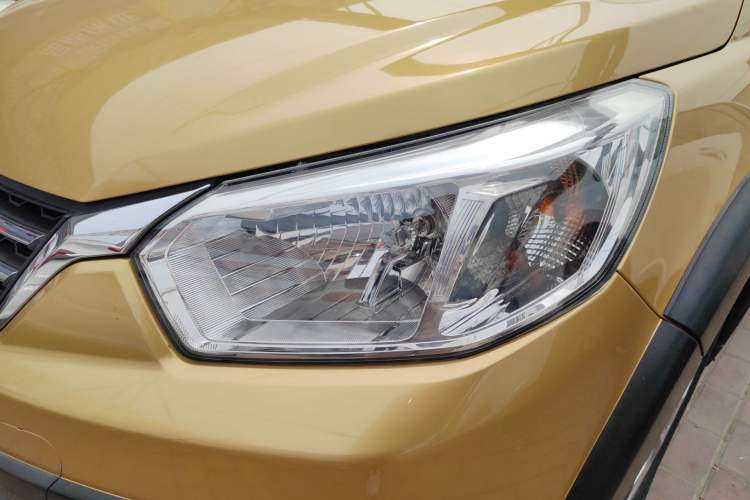 Used Venucia R50X 2015 1.6L Automatic Luxury Edition Left Front Headlight