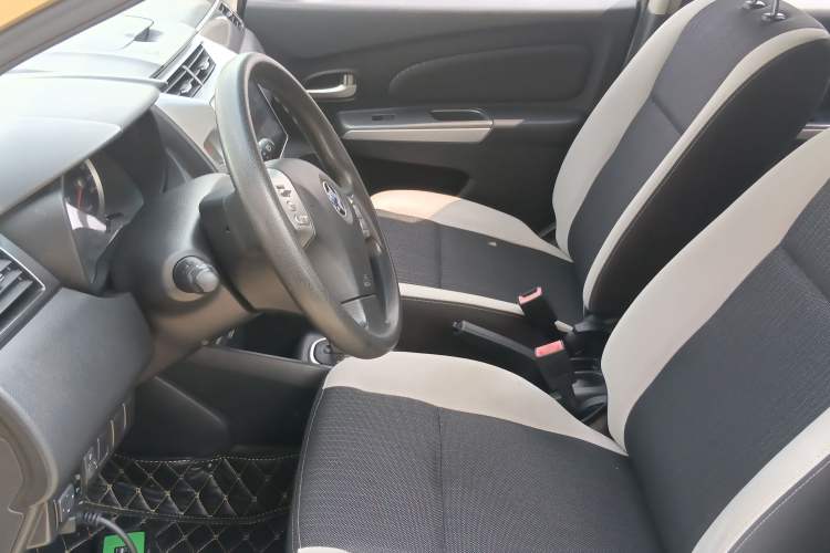 Used Venucia R50X 2015 1.6L Automatic Luxury Edition Left Front Seat