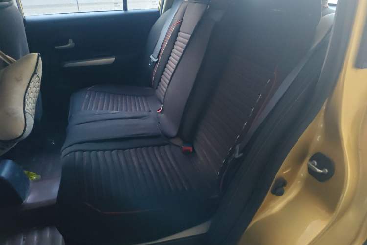 Used Venucia R50X 2015 1.6L Automatic Luxury Edition Left Rear Seat