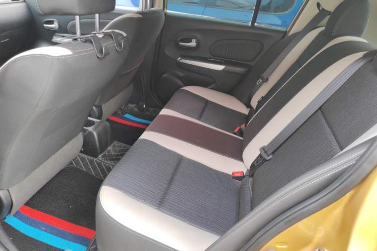 Used Venucia R50X 2015 1.6L Automatic Luxury Edition Left Rear Seat