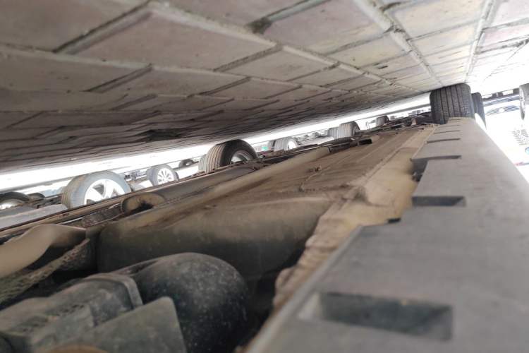 Used Venucia R50X 2015 1.6L Automatic Luxury Edition Left Side Sill