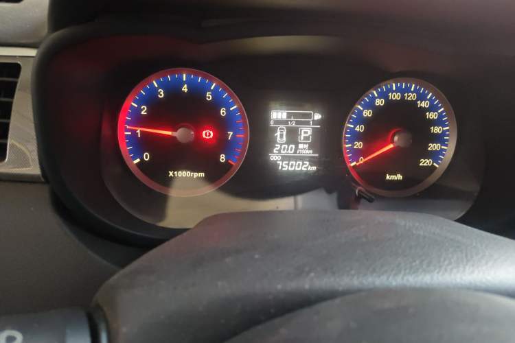 Used Venucia R50X 2015 1.6L Automatic Luxury Edition Odometer Close Up