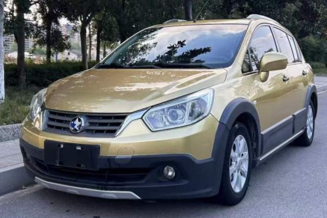 Used Venucia R50X 2015 1.6L Automatic Luxury Edition