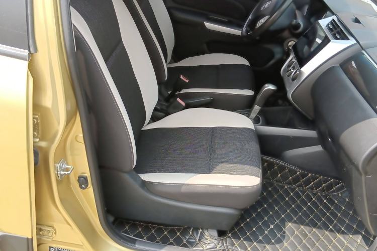 Used Venucia R50X 2015 1.6L Automatic Luxury Edition Right Front Seat