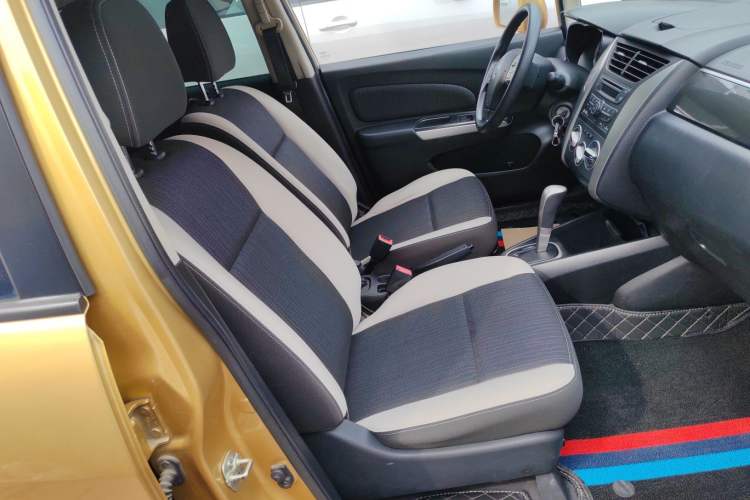 Used Venucia R50X 2015 1.6L Automatic Luxury Edition Right Front Seat