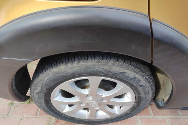 Used Venucia R50X 2015 1.6L Automatic Luxury Edition Right Rear Wheel Hub
