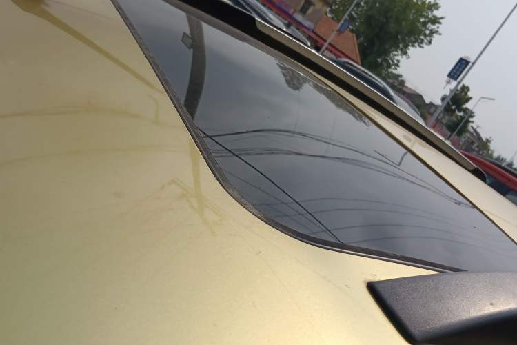 Used Venucia R50X 2015 1.6L Automatic Luxury Edition Roof