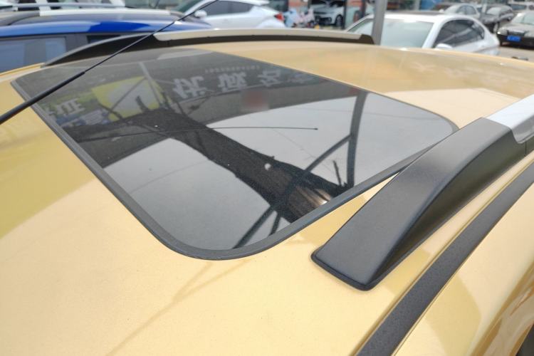 Used Venucia R50X 2015 1.6L Automatic Luxury Edition Roof
