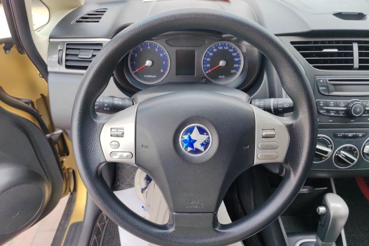 Used Venucia R50X 2015 1.6L Automatic Luxury Edition Steering Wheel