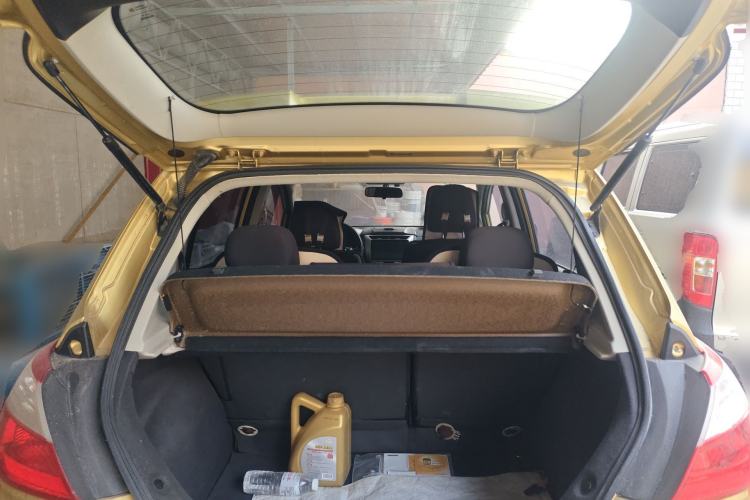 Used Venucia R50X 2015 1.6L Automatic Luxury Edition Trunk