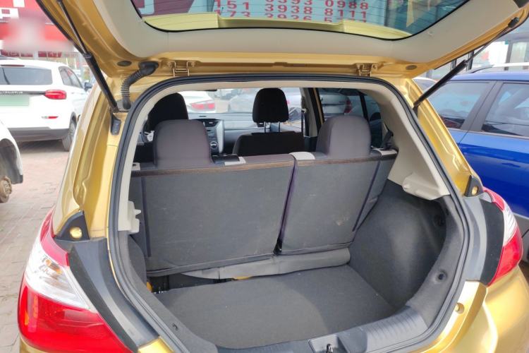Used Venucia R50X 2015 1.6L Automatic Luxury Edition Trunk