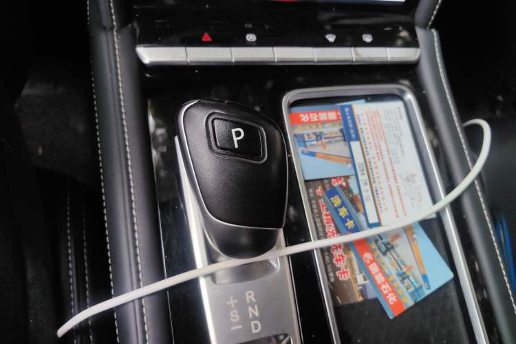 Used Venucia Star 2020 260T Automatic 48V Mild Hybrid Turbocharged Star Edition Gear Lever