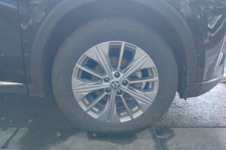 Used Venucia Star 2020 260T Automatic 48V Mild Hybrid Turbocharged Star Edition Right Front Wheel Hub
