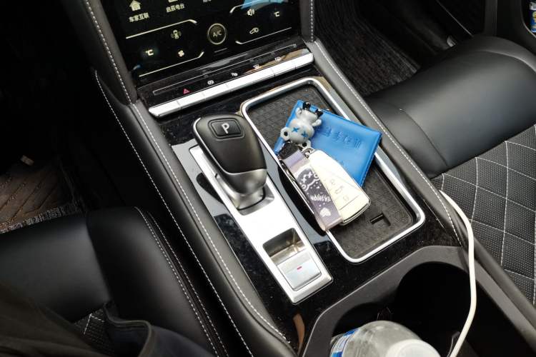 Used Venucia Star 2020 260T Automatic 48V Mild Hybrid Turbocharged Starry Edition Gear Lever