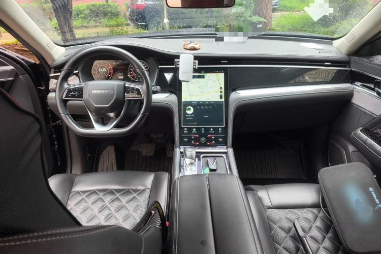 Used Venucia Star 2020 260T Automatic 48V Mild Hybrid Turbocharged Starry Edition Center Console