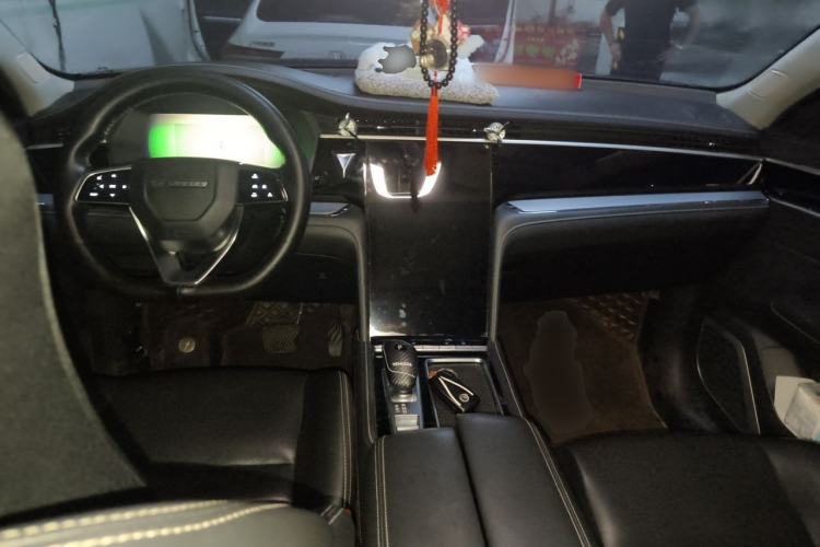 Used Venucia Star 2020 260T Automatic 48V Mild Hybrid Turbocharged Star Edition Center Console