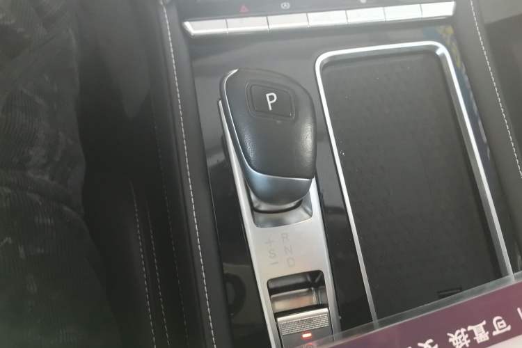 Used Venucia Star 2020 260T Automatic 48V Mild Hybrid Turbocharged Star Edition Gear Lever