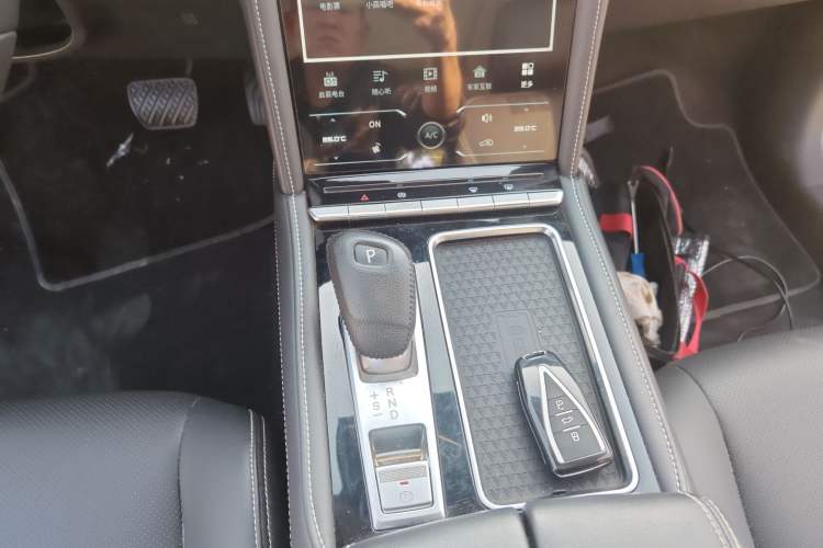 Used Venucia Star 2020 260T Automatic 48V Mild Hybrid Turbocharged Star Edition Gear Lever