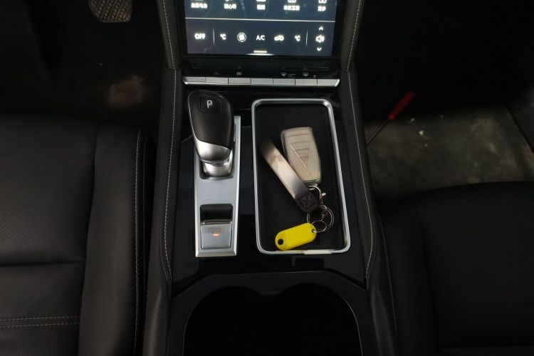 Used Venucia Star 2020 260T Automatic 48V Mild Hybrid Turbocharged Star Edition Gear Lever