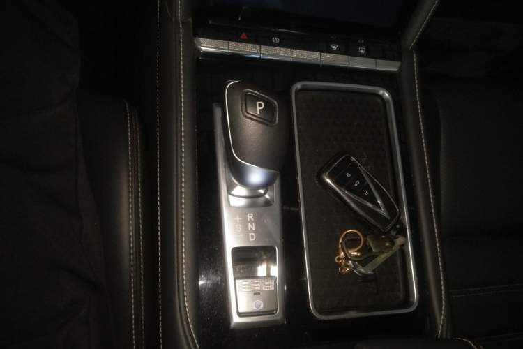 Used Venucia Star 2020 260T Automatic 48V Mild Hybrid Turbocharged Star Edition Gear Lever