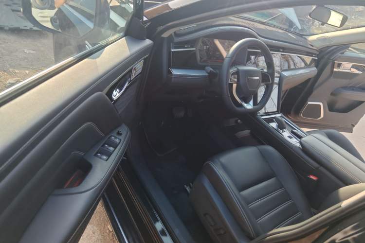 Used Venucia Star 2020 260T Automatic 48V Mild Hybrid Turbocharged Star Edition Interior 3
