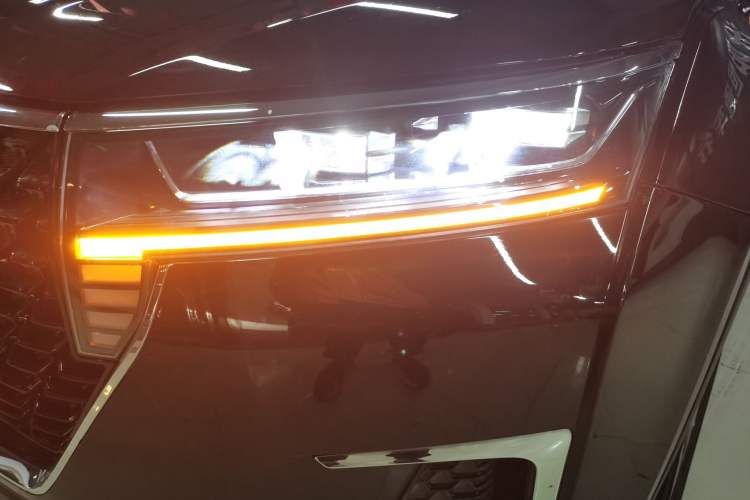 Used Venucia Star 2020 260T Automatic 48V Mild Hybrid Turbocharged Star Edition Left Front Headlight