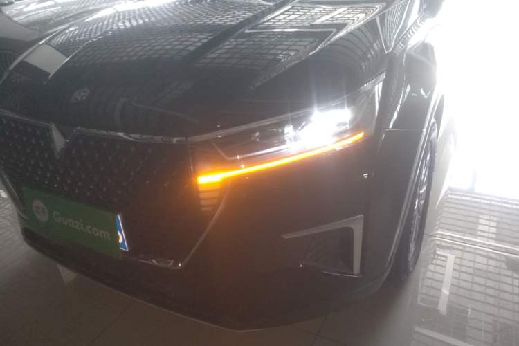 Used Venucia Star 2020 260T Automatic 48V Mild Hybrid Turbocharged Star Edition Left Front Headlight
