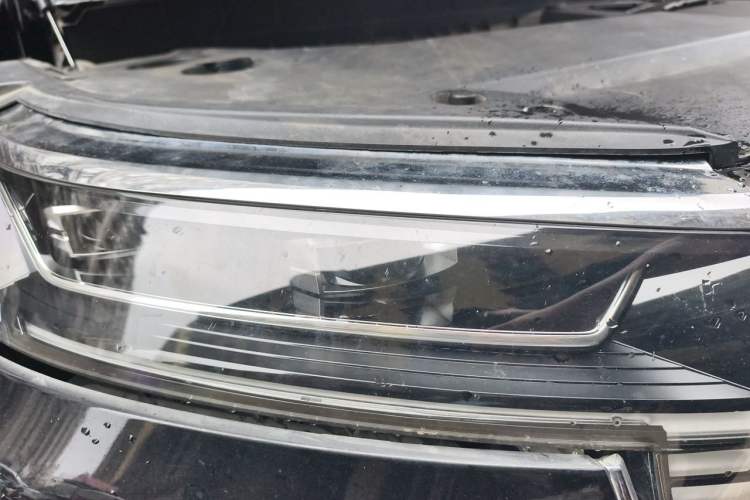 Used Venucia Star 2020 260T Automatic 48V Mild Hybrid Turbocharged Starry Edition Right Front Headlight