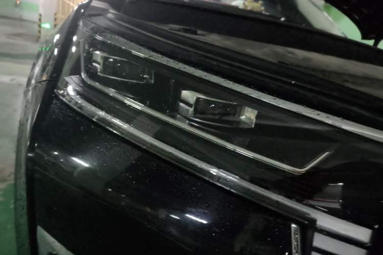 Used Venucia Star 2020 260T Automatic 48V Mild Hybrid Turbocharged Star Edition Right Front Headlight