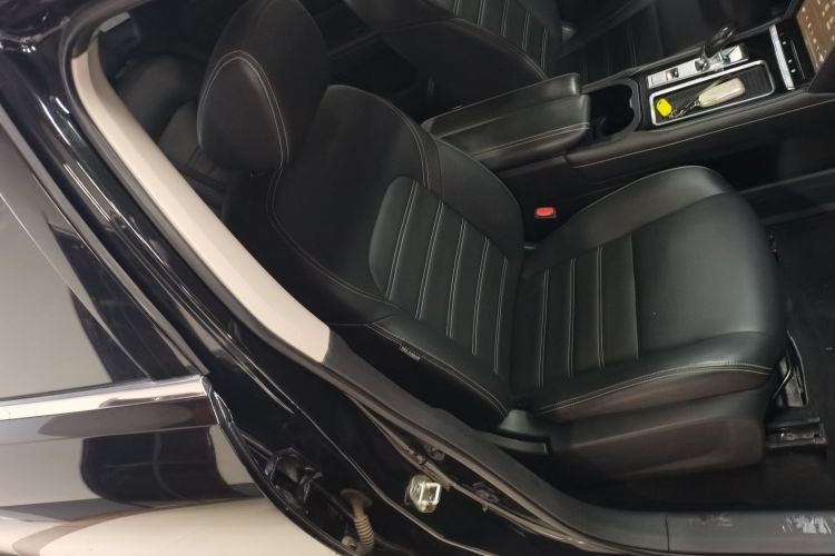 Used Venucia Star 2020 260T Automatic 48V Mild Hybrid Turbocharged Star Edition Right Front Seat