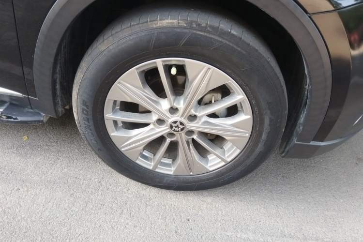 Used Venucia Star 2020 260T Automatic 48V Mild Hybrid Turbocharged Star Edition Right Front Wheel Hub