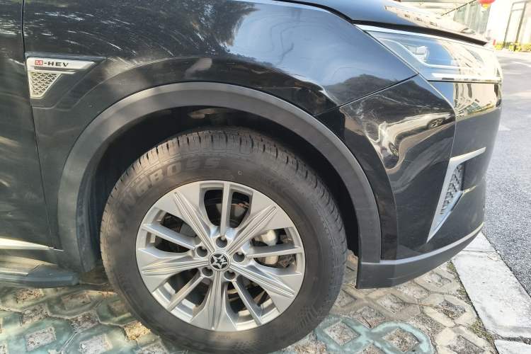 Used Venucia Star 2020 260T Automatic 48V Mild Hybrid Turbocharged Star Edition Right Front Wheel Hub