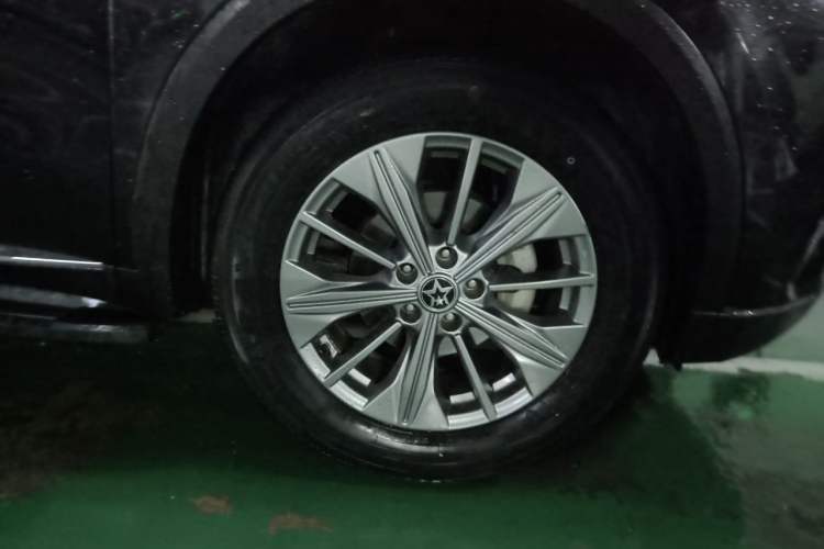 Used Venucia Star 2020 260T Automatic 48V Mild Hybrid Turbocharged Star Edition Right Front Wheel Hub