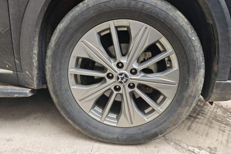 Used Venucia Star 2020 260T Automatic 48V Mild Hybrid Turbocharged Star Edition Right Front Wheel Hub