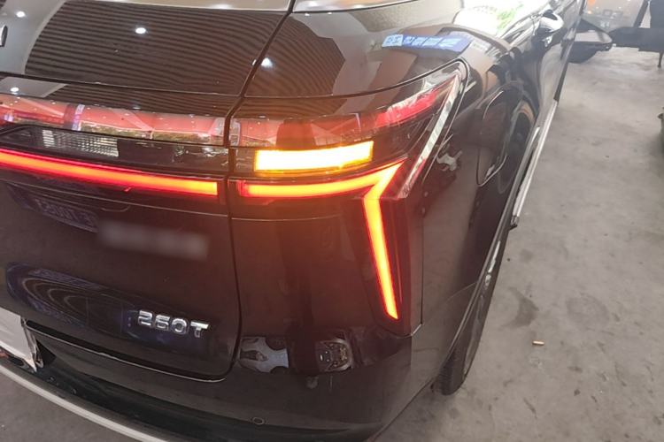 Used Venucia Star 2020 260T Automatic 48V Mild Hybrid Turbocharged Star Edition Right Rear Taillight