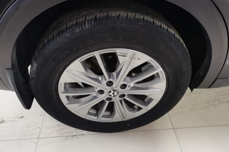 Used Venucia Star 2020 260T Automatic 48V Mild Hybrid Turbocharged Star Edition Right Rear Wheel Hub