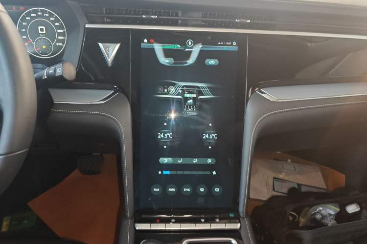 Used Venucia Star 2020 260T Automatic 48V Mild Hybrid Turbocharged Star Edition Audio And AC Panel